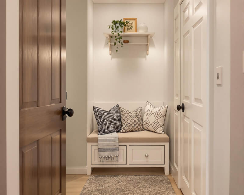 A-small-yet-cozy-hallway-designed